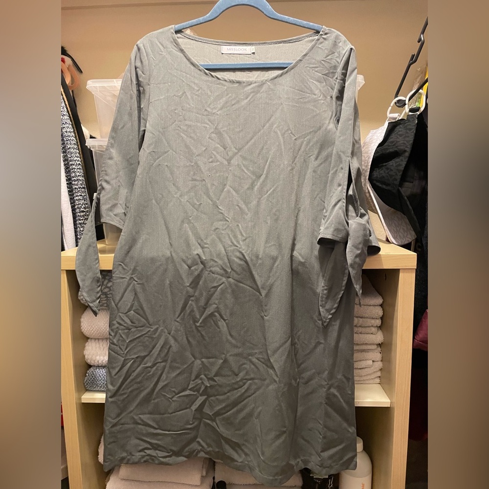 Grey A-line dress
Size M